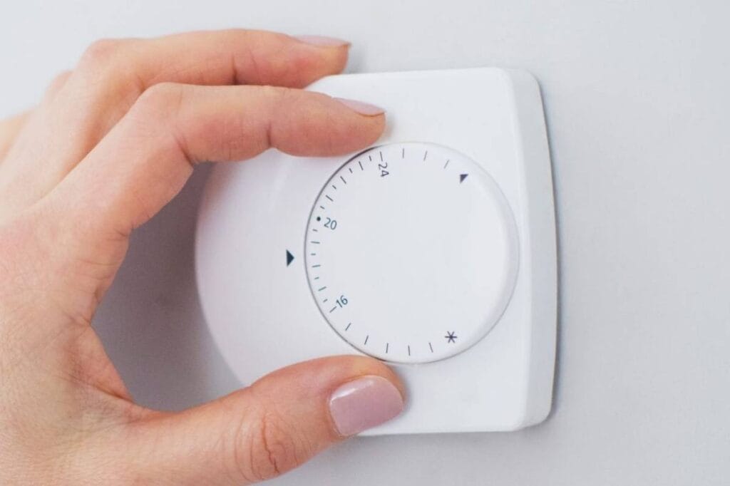 Come risparmiare sul riscaldamento: idee smart e pratiche